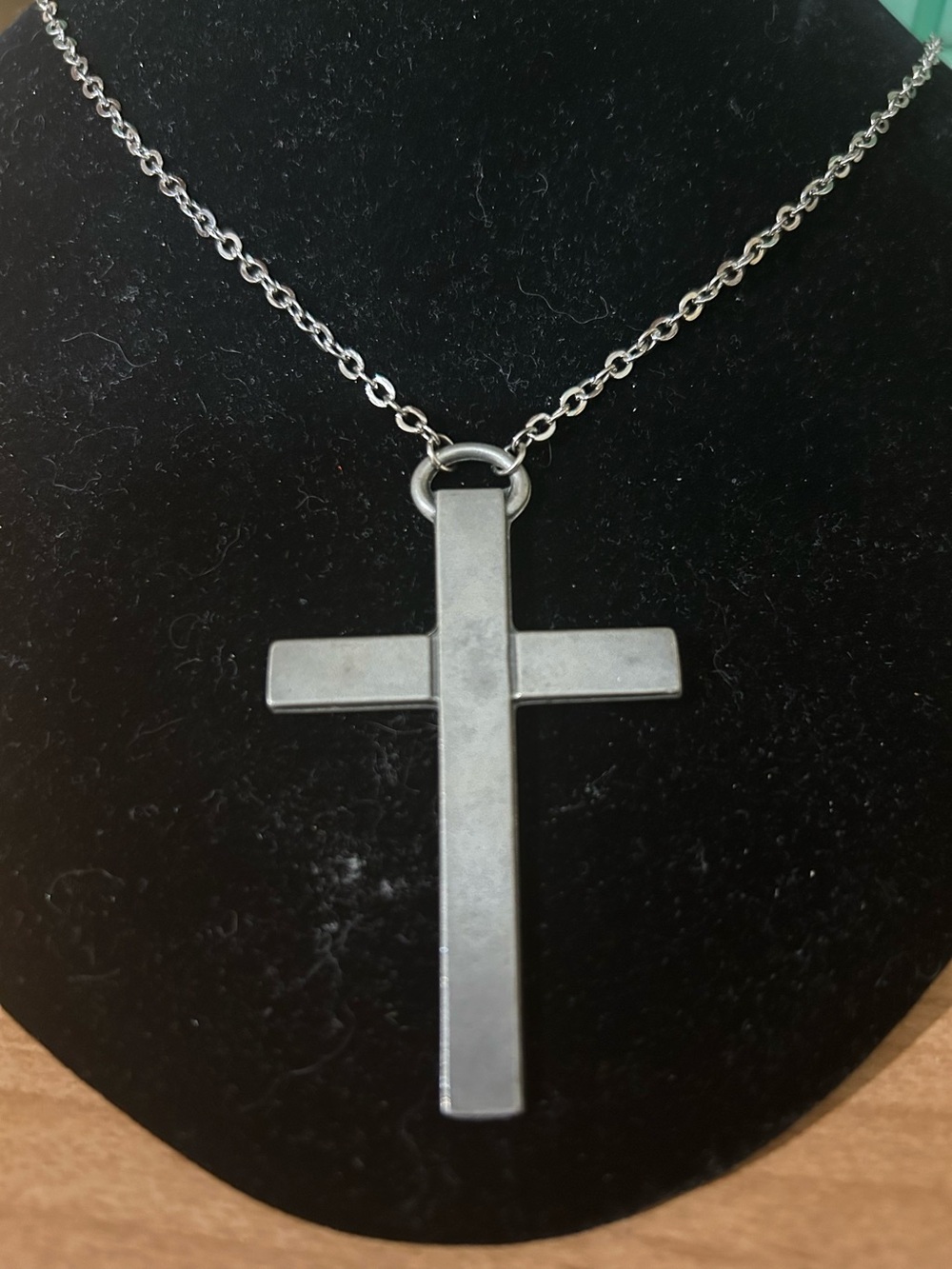 Women’s sliver platted cross